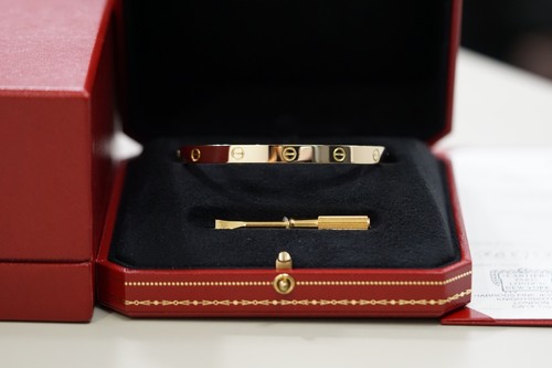 Cartier 18k classic - cartier,