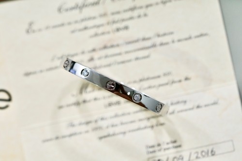 Cartier classic love bracelet - classic,